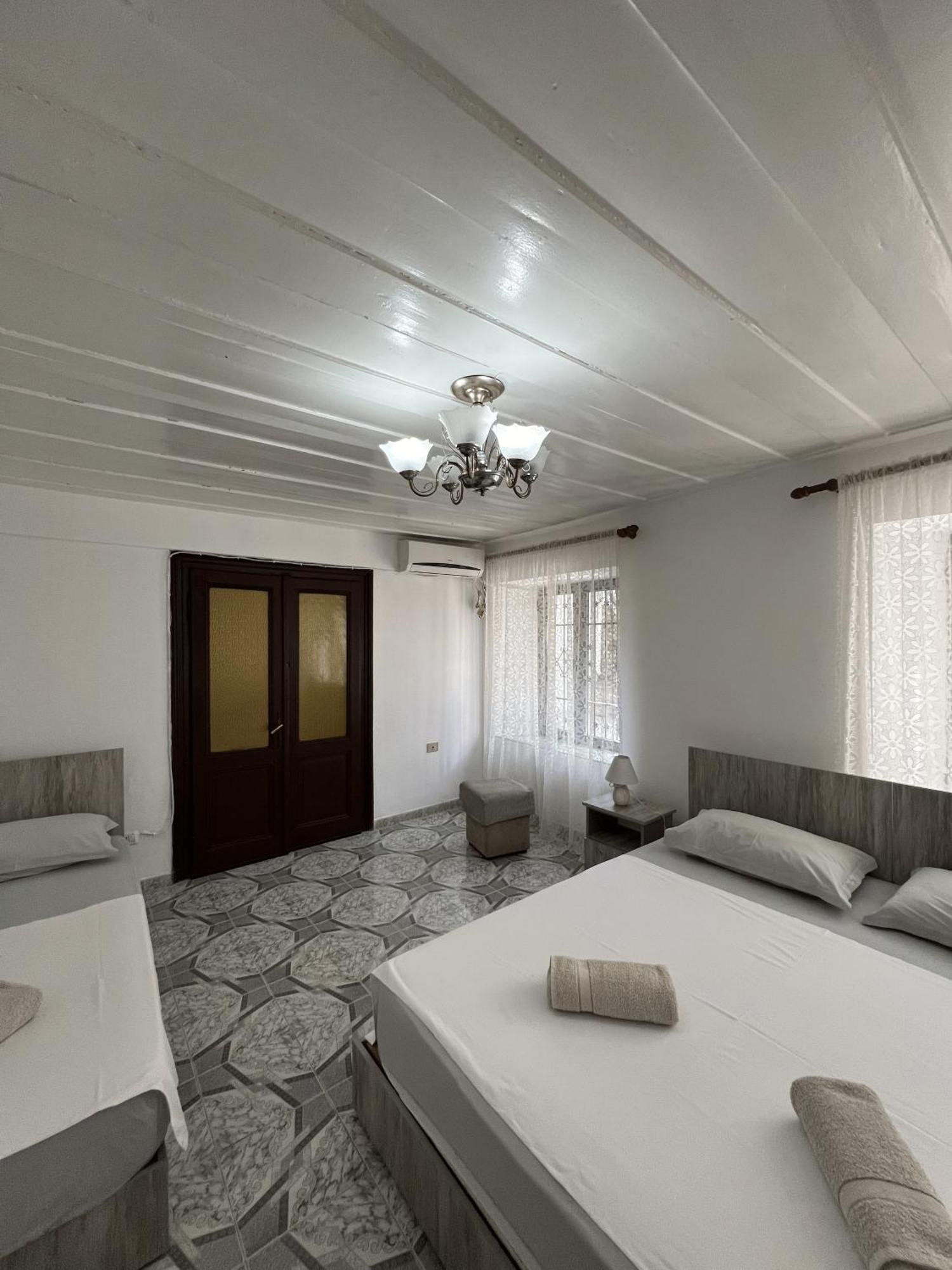 Onetwosleep Guesthouse Shkodër Buitenkant foto