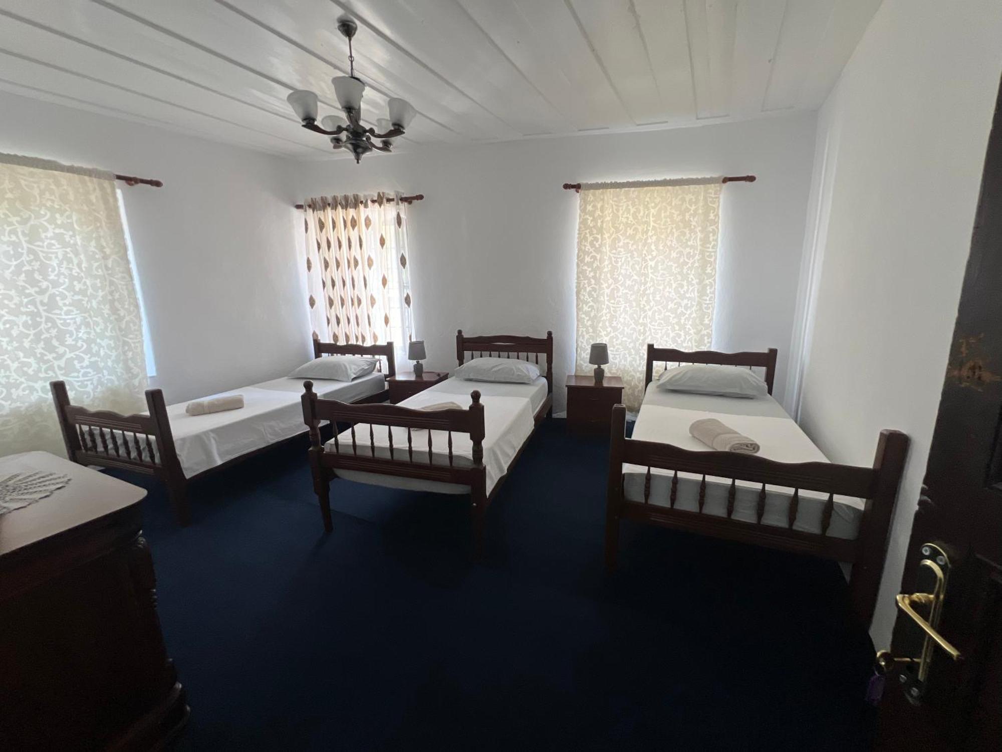 Onetwosleep Guesthouse Shkodër Buitenkant foto